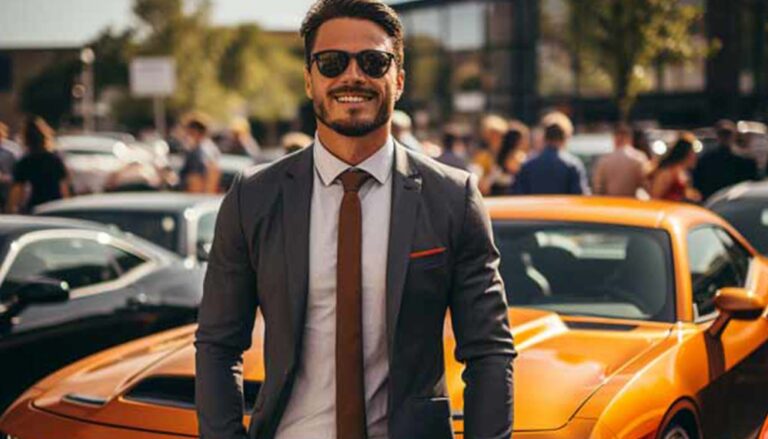 A happy customer sells his car with We Buy Cras.